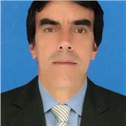 Profesor con más de 15 años dando clases de filosofía